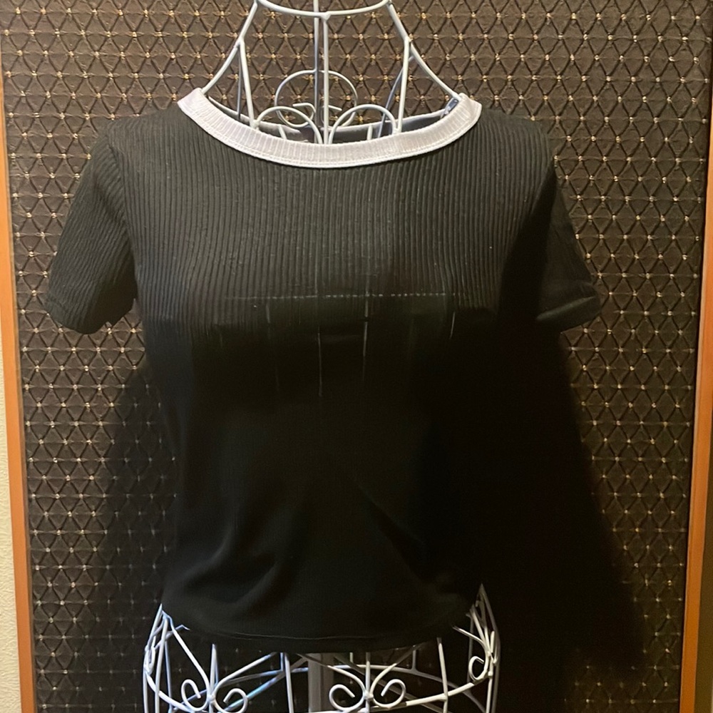 Black tee